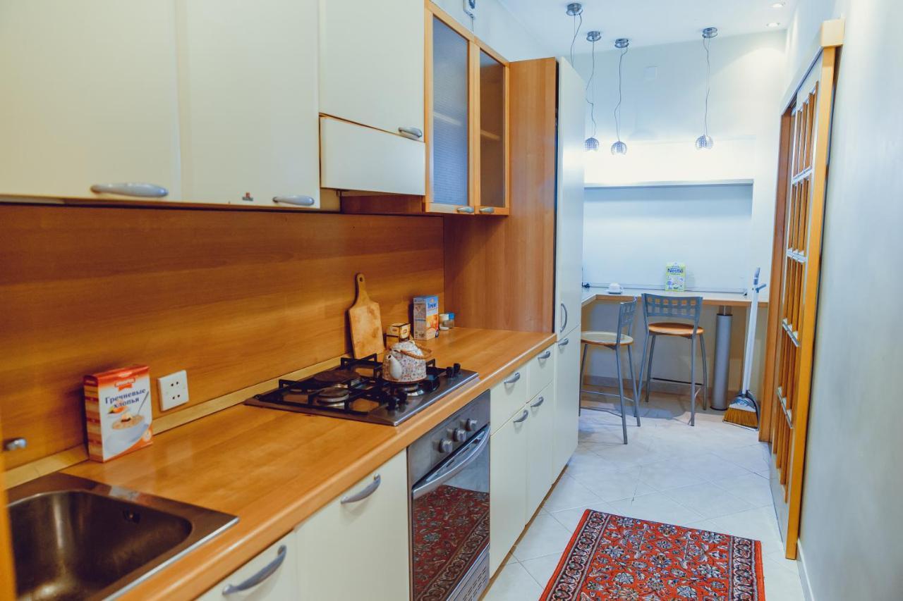 Clock Tower Apartment In Баку Экстерьер фото