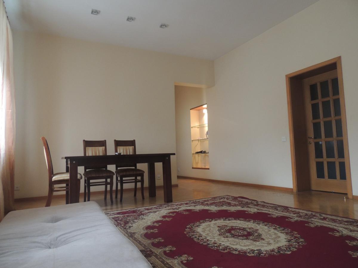 Clock Tower Apartment In Баку Экстерьер фото