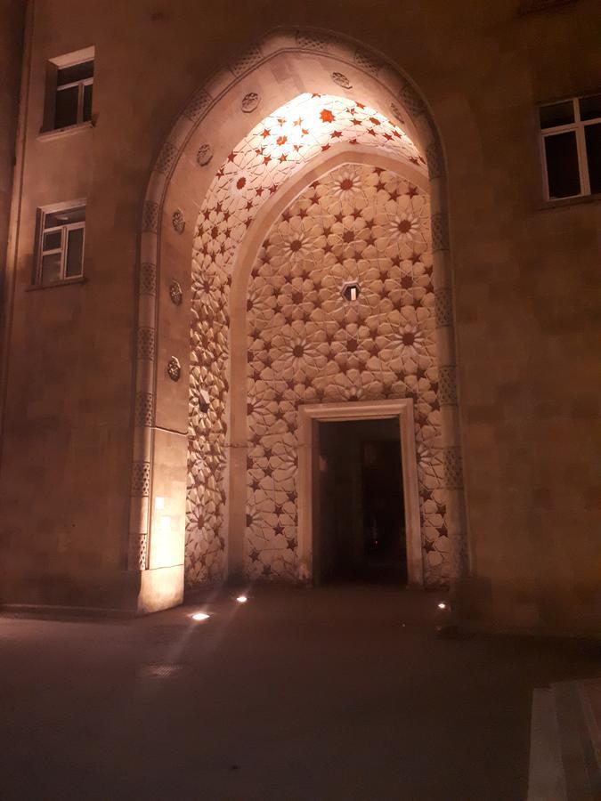 Clock Tower Apartment In Баку Экстерьер фото