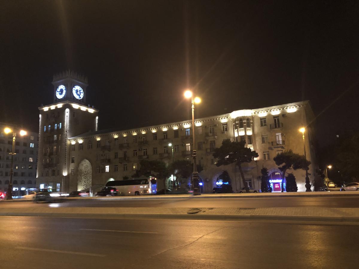 Clock Tower Apartment In Баку Экстерьер фото