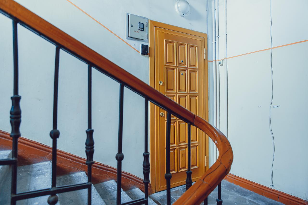 Clock Tower Apartment In Баку Экстерьер фото