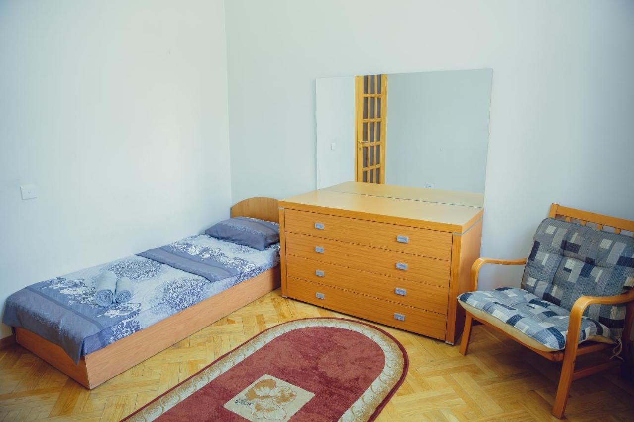Clock Tower Apartment In Баку Экстерьер фото