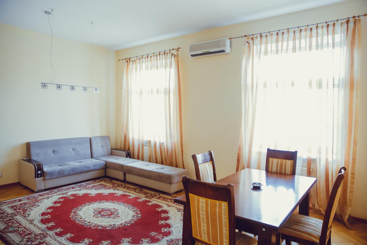Clock Tower Apartment In Баку Экстерьер фото
