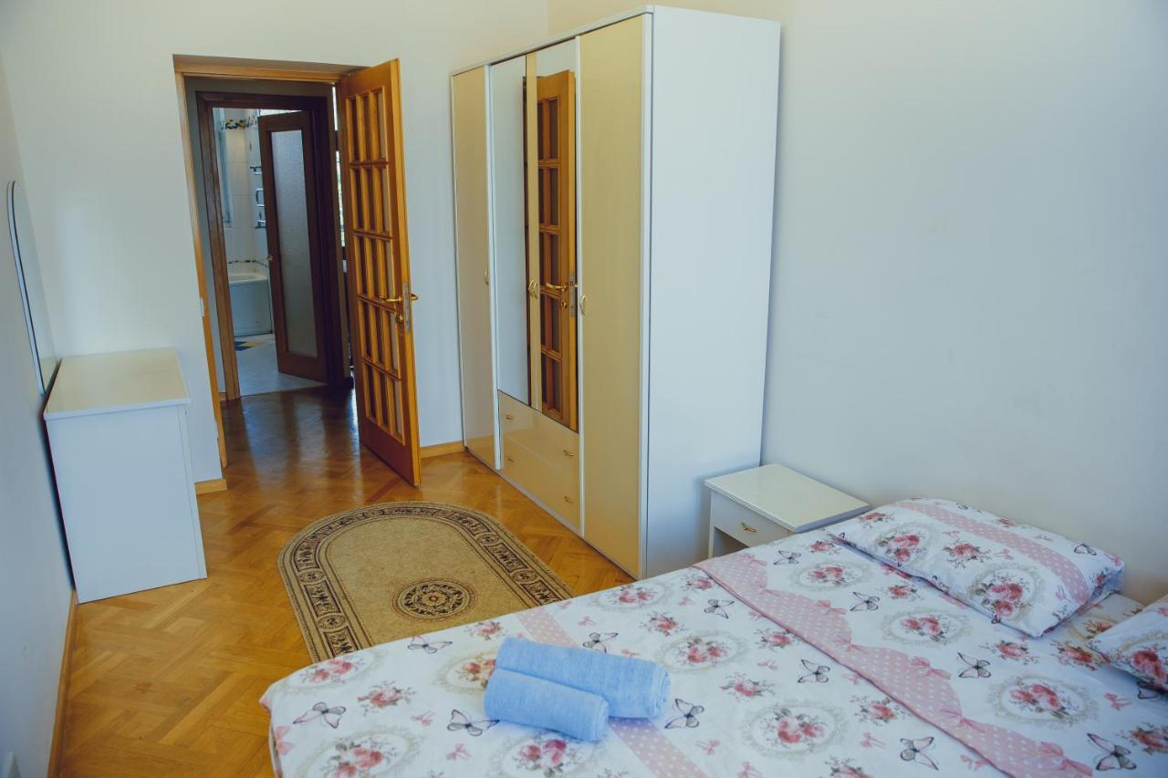 Clock Tower Apartment In Баку Экстерьер фото