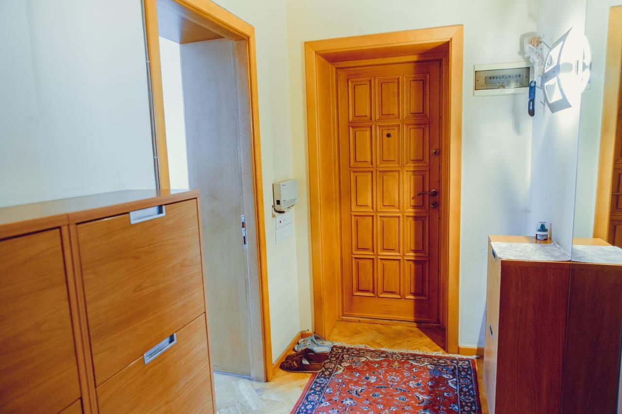 Clock Tower Apartment In Баку Экстерьер фото