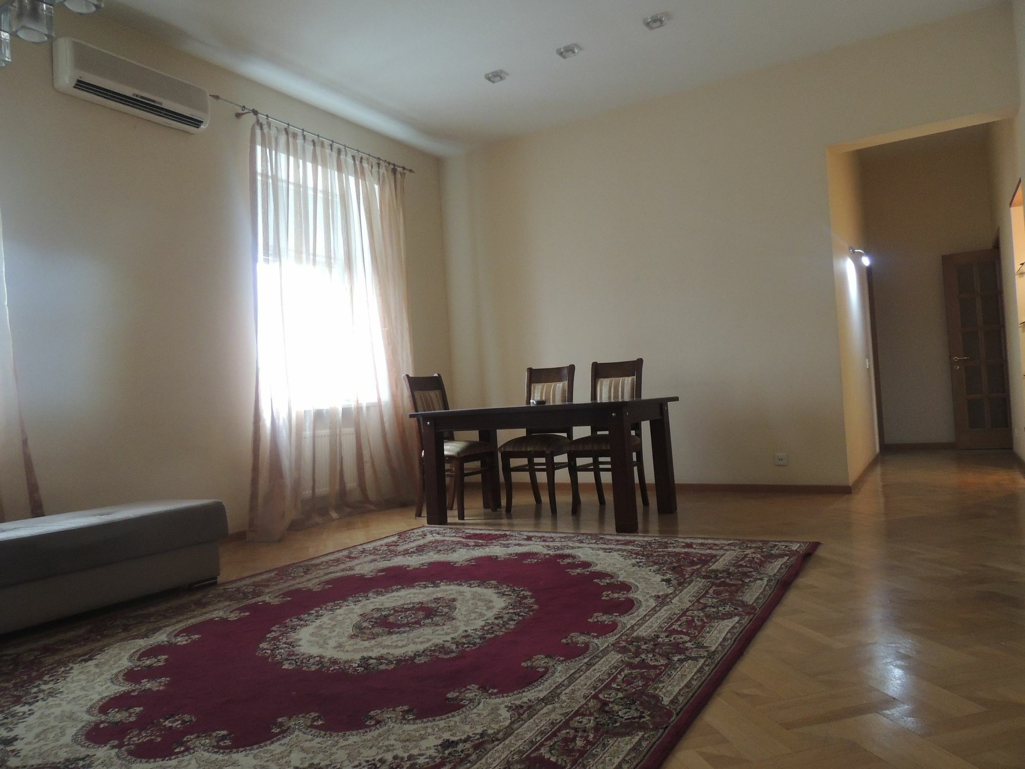Clock Tower Apartment In Баку Экстерьер фото